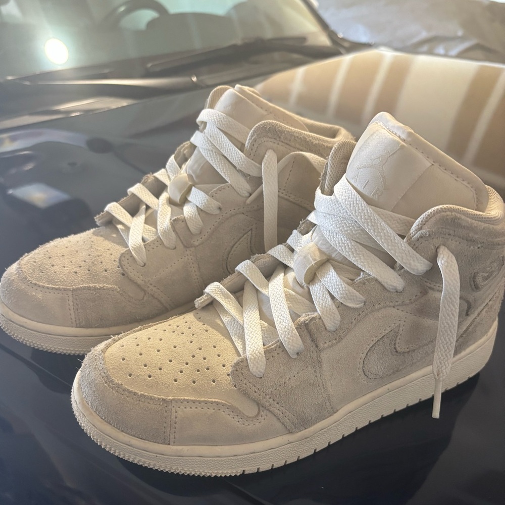 Air Jordan’s Bone Color Suede